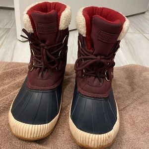 Tommy Hilfiger snow boot